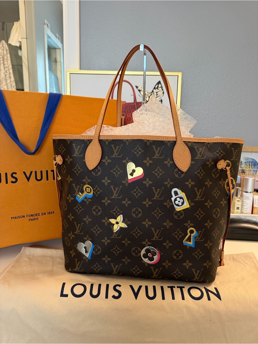 Louis Vuitton Neverfull MM : Limited Edition Love Lock 🥰♥️ - Picture 9 of 15